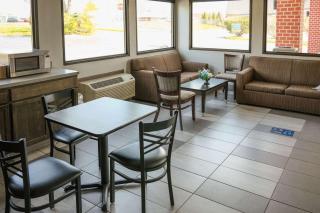 Econo Lodge Wooster - 9