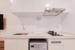 Cozy Living and Comfy Studio Sky House BSD Apartment By Travelio - Tangerang - 4