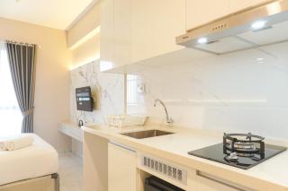 Good and Modern Studio at Sky House Alam Sutera Apartment By Travelio - 2