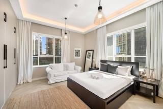 Vibrant 2BR Escape with Pool & Gym - Dubai - 0