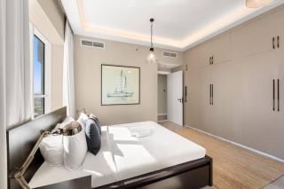 Vibrant 2BR Escape with Pool & Gym - Dubai - 4