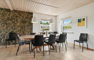 5 Bedroom Nice Home In Hadsund - 5