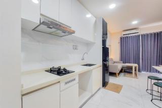 Elegant and Strategic 2BR Sky House BSD Apartment near ICE BSD By Travelio - Tangerang - 4