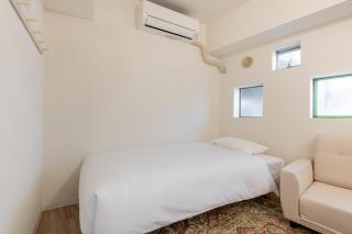 Higashi-Shinjuku 1005 - 1