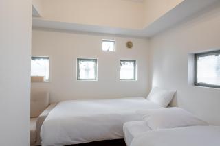 Higashi-Shinjuku 1006 - 7