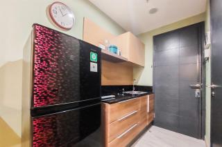 Good Deal and Homey Studio Collins Boulevard Apartment By Travelio - Tangerang - 5