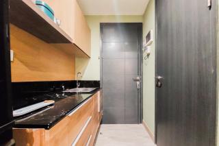 Good Deal and Homey Studio Collins Boulevard Apartment By Travelio - Tangerang - 4