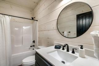 Infinity Vista Retreat - 5BR, Smoky Mountain Views Pool, HotTub - Sevierville - 3