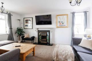 Spacious 4-Bed Seaside Retreat in Selsey - Selsey - 1