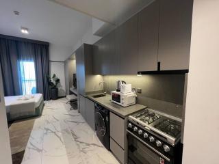 Contemporary Studio with Views of the Burj - Dubái - 9