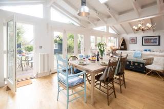 3 Uplands, Thorpeness - Sleeps 3, Close to Beach, Boating Lake, Thorpeness Golf Club and Country Club - Aldeburgh Coastal Cottages - 1