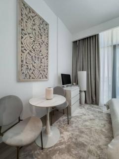 Newly Furnished Studio Azizi Riviera 37 Al Meydan - Dubái - 0