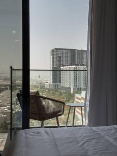 Newly Furnished Studio Azizi Riviera 37 Al Meydan - Dubái - 2
