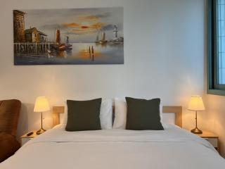 ONE Guest Place Master Bedroom near the Beach - Abu Dhabi - 4