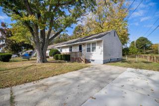 Comfy Coastal Getaway with Modern Comforts home - 4