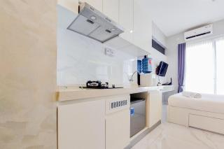 Simply and Restful Studio Apartment at Sky House BSD By Travelio - 4
