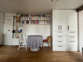Studio cosy sur la festive rue du Fbg Saint-Denis - París - 9