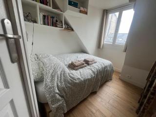 Studio cosy sur la festive rue du Fbg Saint-Denis - París - 6