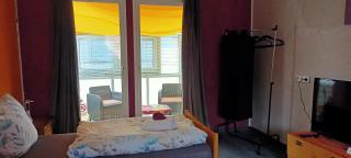 FeWo Blaue Oase, Netflix, Massagesessel, Whirlpool Badewanne - Germersheim - 1