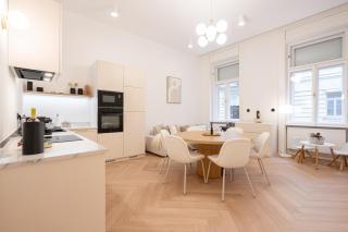 Prestige Elegant 3-BDR Apartment - Budapest - 1