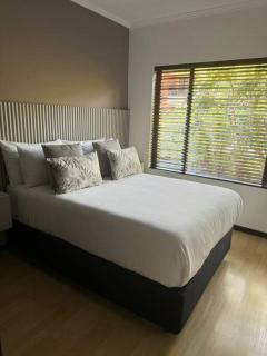 Gorgeous 2 Bedroom Near Monte Casino - 1