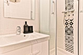 Studio au centre de Paris 14ème - II - 1