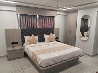 Hotel Shaligram Inn - 9