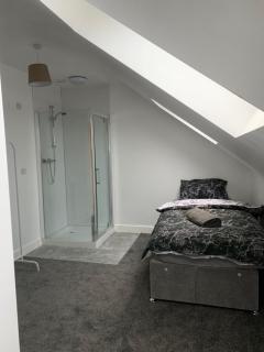 8 Bedroom Contractors House - Sheffield - 8