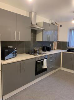 8 Bedroom Contractors House - Sheffield - 1