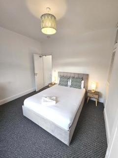 Modern & Stylish 3-Bedroom Home in St Helens - 9