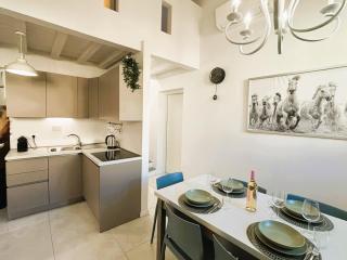 White Iris Apartment - 4