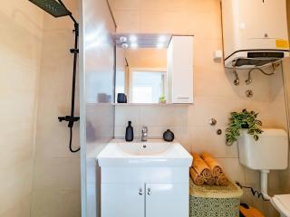 Cozy Modern Apartment Retreat - Sarajevo - 2