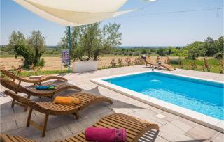 Three-Bedroom Apartment In Porec - Tar - 4