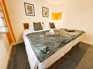 High Wycombe Contractor's delight - sleeps 12 - Buckinghamshire - 6