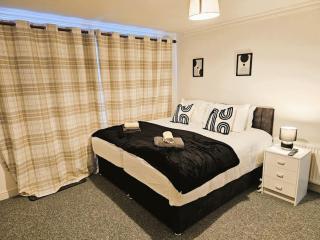 High Wycombe Contractor's delight - sleeps 12 - Buckinghamshire - 4