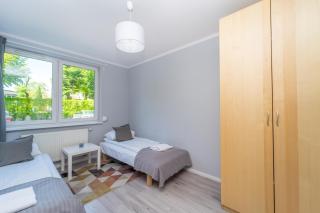 Rodzinny Apartament 3city z 5 Sypialniami, Parkingiem i Ogródkiem by Noclegi Renters - Danzig - 9