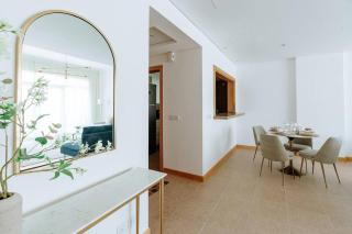 Elegant 1BR Retreat with Ocean Views, Palm - Dubai - 1
