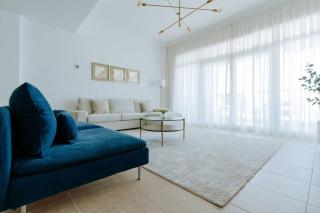 Elegant 1BR Retreat with Ocean Views, Palm - Dubai - 2