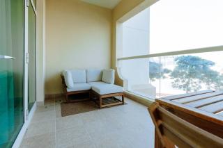 Elegant 1BR Retreat with Ocean Views, Palm - Dubai - 6