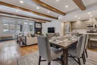 New Listing! 3 BR 3 BA Updated Condo - Pool & Hot-tub - 9