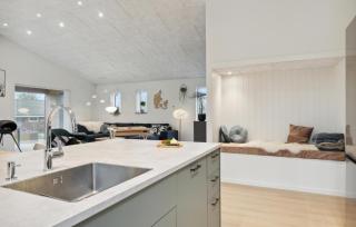 5 Bedroom Nice Home In Hadsund - Hadsund - 4