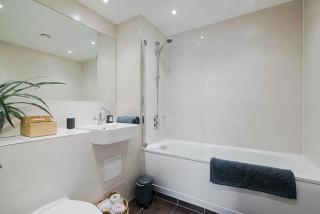 Panorama 2 Bedroom Apartment for Contractors & Families with Parking in Ashford Town Centre by Mesh Accommodation - Kent - 7