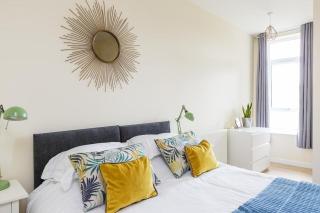 Panorama 2 Bedroom Apartment for Contractors & Families with Parking in Ashford Town Centre by Mesh Accommodation - Kent - 5