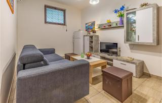 Lovely Apartment In Pula With Wifi - Pula - 8