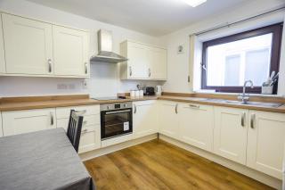 Hanham Rd Central Location Long Stay Sleeps 9 by ShortStayUK - Bristol - 4