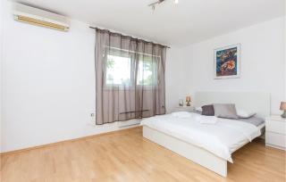 2 Bedroom Lovely Apartment In Smrika - 6