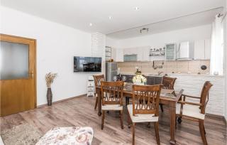 Two-Bedroom Holiday Home In Sibenik - Šibenik - 4