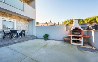 1 Bedroom Cozy Apartment In Valbandon - Valbandon - 0