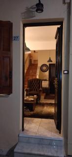 Old Town Rhapsody, Cosy 2-Floor Home with Rooftop Bathtub, BBQ & Lounge Under Sun Umbrellas - 5