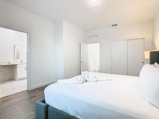 6BR Home with Private Pool, 15min to Disney and More - 4